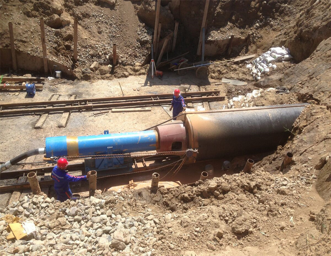 五家渠市经济技术开发区昆钢输水管线夯管穿越施工