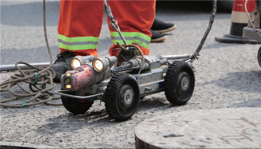 阿勒泰管道机器人检测上阵提高作业效率